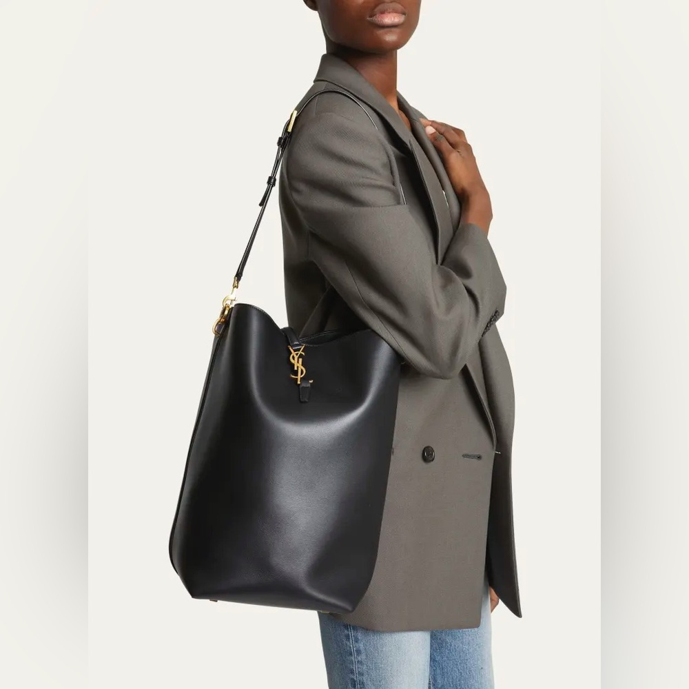 NWT SAINT LAURENT
Le 37 YSL Bucket Bag in Calfskin Leather